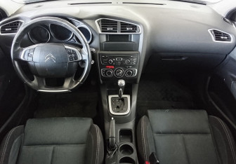 Подержанный автомобиль Citroen C4 Hatchback 2011 года (11 фото)