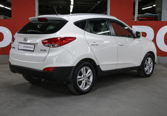 Подержанный автомобиль Hyundai ix35 2012 года (5 фото)