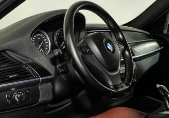 Подержанный автомобиль BMW X6 2011 года (11 фото)