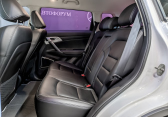Подержанный автомобиль Geely Atlas 2021 года (12 фото)