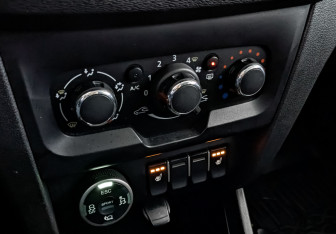 Подержанный автомобиль LADA (ВАЗ) XRAY 2018 года (21 фото)