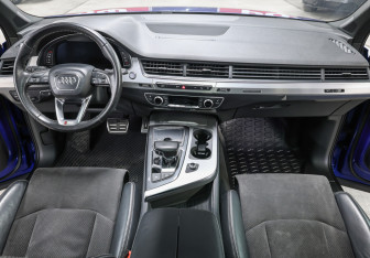 Подержанный автомобиль Audi Q7 2016 года (13 фото)