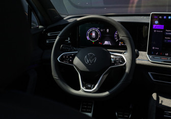 Подержанный автомобиль Volkswagen Tiguan 2024 года (15 фото)