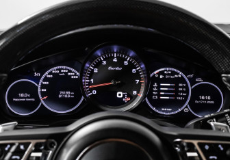 Подержанный автомобиль Porsche Cayenne 2018 года (10 фото)