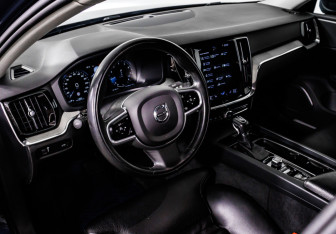 Подержанный автомобиль Volvo S60 2019 года (12 фото)