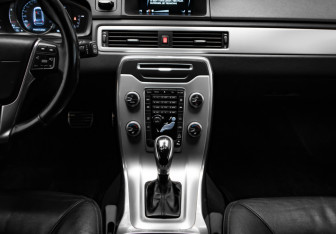 Подержанный автомобиль Volvo XC70 2014 года (17 фото)