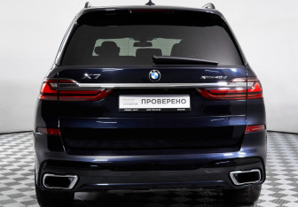 Подержанный автомобиль BMW X7 2021 года (6 фото)