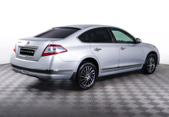 Подержанный автомобиль Nissan Teana 2013 года (5 фото)
