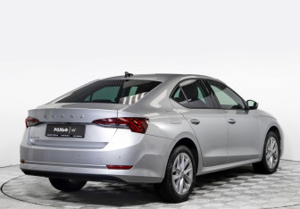 Подержанный автомобиль Skoda Octavia Liftback 2021 года (4 фото)
