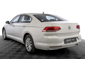 Подержанный автомобиль Volkswagen Passat Sedan 2019 года (7 фото)