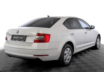Подержанный автомобиль Skoda Octavia Liftback 2018 года (5 фото)