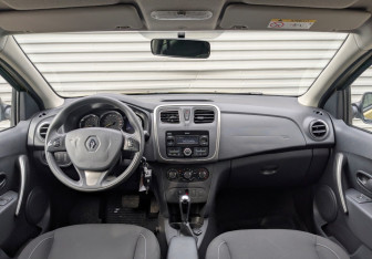 Подержанный автомобиль Renault Sandero 2017 года (14 фото)