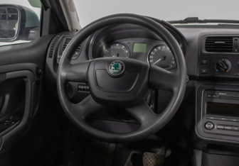 Подержанный автомобиль Skoda Fabia Hatchback 2012 года (15 фото)