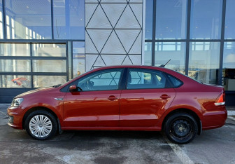 Подержанный автомобиль Volkswagen Polo Sedan 2018 года (8 фото)