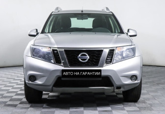 Подержанный автомобиль Nissan Terrano 2017 года (2 фото)