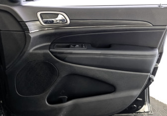 Подержанный автомобиль Jeep Grand Cherokee 2021 года (25 фото)