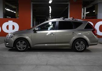 Подержанный автомобиль Kia Ceed Wagon 2011 года (8 фото)