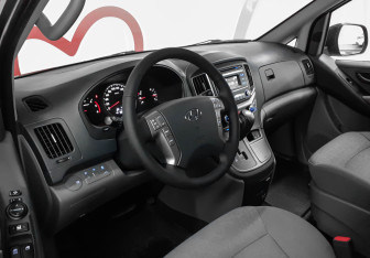 Подержанный автомобиль Hyundai H-1 2021 года (7 фото)