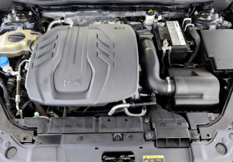 Подержанный автомобиль Hongqi H5 2022 года (9 фото)