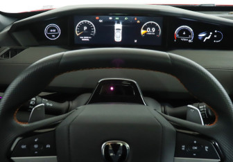 Подержанный автомобиль Changan UNI-V 2023 года (11 фото)