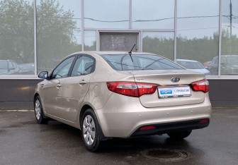 Подержанный автомобиль Kia Rio Sedan 2012 года (7 фото)