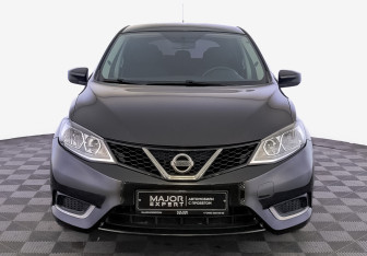 Подержанный автомобиль Nissan Tiida Hatchback 2015 года (2 фото)