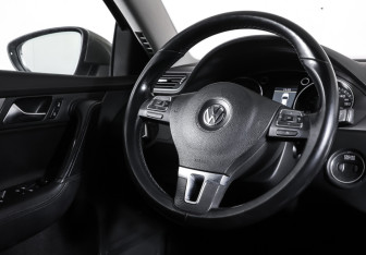 Подержанный автомобиль Volkswagen Passat Sedan 2011 года (13 фото)