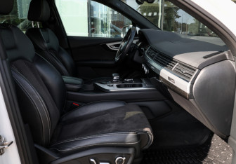 Подержанный автомобиль Audi Q7 2019 года (11 фото)