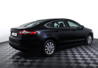Подержанный автомобиль Ford Mondeo Sedan 2015 года (5 фото)