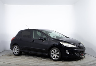 Подержанный автомобиль Peugeot 308 Hatchback 2010 года (3 фото)