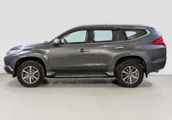 Подержанный автомобиль Mitsubishi Pajero Sport 2018 года (8 фото)