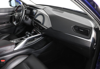 Подержанный автомобиль Geely Tugella 2022 года (10 фото)
