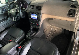 Подержанный автомобиль Skoda Yeti 2015 года (11 фото)