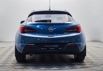 Подержанный автомобиль Opel Astra Hatchback 2013 года (4 фото)