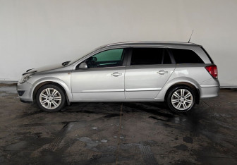 Подержанный автомобиль Opel Astra Wagon 2007 года (7 фото)