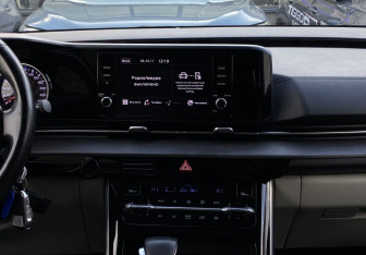 Подержанный автомобиль Kia Carnival 2021 года (12 фото)