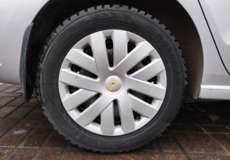 Подержанный автомобиль Volkswagen Polo Sedan 2012 года (13 фото)