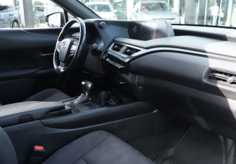 Подержанный автомобиль Lexus UX 2019 года (9 фото)