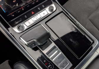 Подержанный автомобиль Audi Q7 2021 года (20 фото)