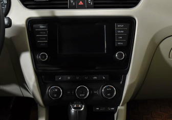 Подержанный автомобиль Skoda Octavia Wagon 2014 года (13 фото)