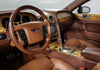 Подержанный автомобиль Bentley Continental Flying Spur 2005 года (14 фото)