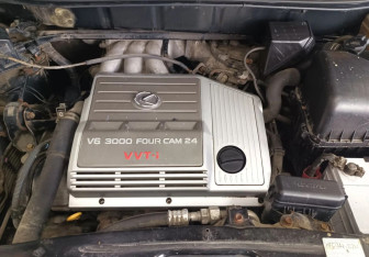 Подержанный автомобиль Lexus RX 2003 года (18 фото)
