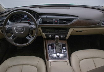 Подержанный автомобиль Audi A6 Sedan 2015 года (13 фото)