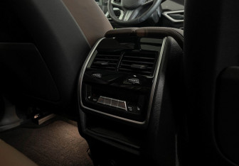 Подержанный автомобиль BMW X5 2025 года (29 фото)