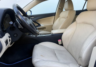 Подержанный автомобиль Lexus IS Sedan 2008 года (10 фото)