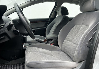 Подержанный автомобиль Peugeot 407 Sedan 2006 года (10 фото)