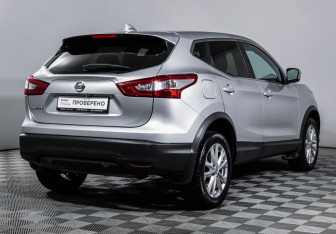 Подержанный автомобиль Nissan Qashqai 2017 года (5 фото)