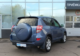 Подержанный автомобиль Toyota RAV4 2011 года (5 фото)