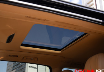 Подержанный автомобиль Voyah Dream 2023 года (18 фото)