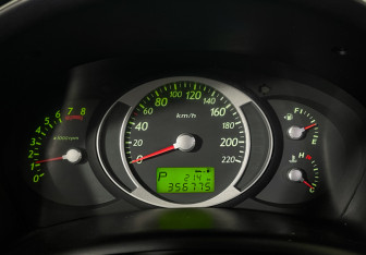 Подержанный автомобиль Hyundai Tucson 2006 года (11 фото)